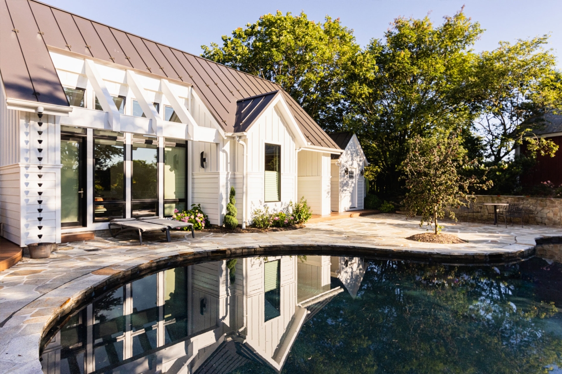 master-bedroom-wing-poolside-metal-roof-1100x733.jpg