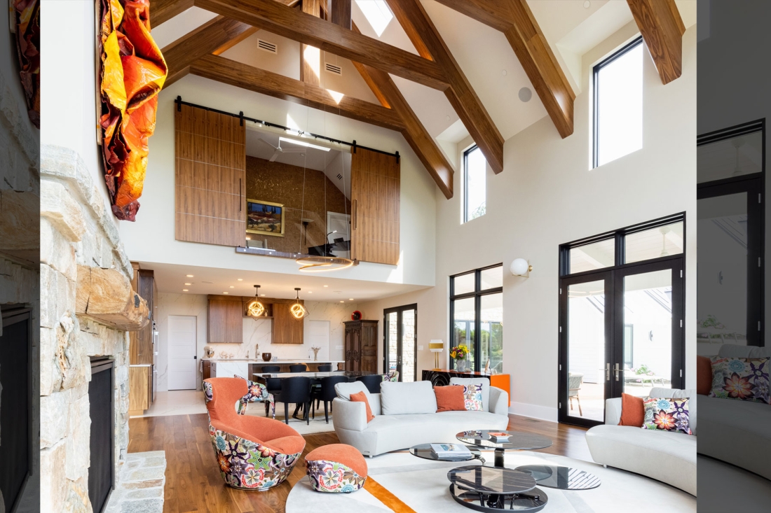 modern-horse-farm-open-plan-2-story-living-dining-kitchen-vaulted-ceiling.jpg-1100x733.jpg